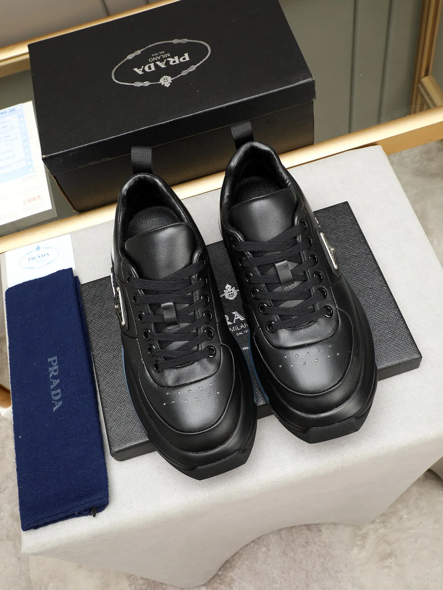 Men's shoes 💰640 Prada/Prada Men's casual shipping, imported cowhide upper, prada triangle logo, lambskin lining, original air cushion sole, rubber sewing process, rubber bottom layer, excellent shock absorption effect, comfortable on the feet! Size: 39-44 (38 45 customized)